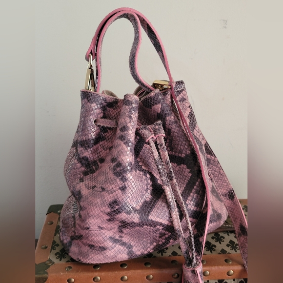 VITTORIA Napoli  pink python embossed  raw leather mini drawstring crossbody bag - Picture 12 of 16